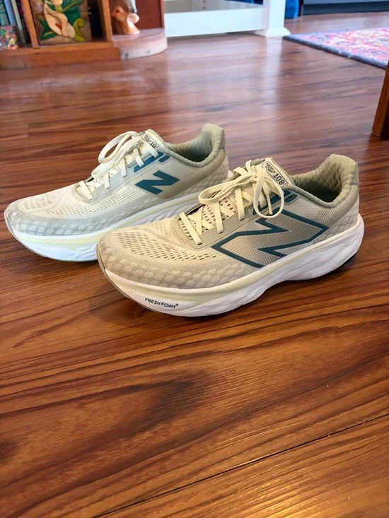 New Balance Light Green Fresh Foam 1080 Running Shoes - Picture 4 of 6